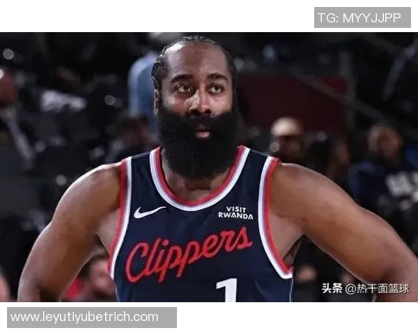 哈登全场表现亮眼贡献20分6板13助3断但7次失误影响球队节奏