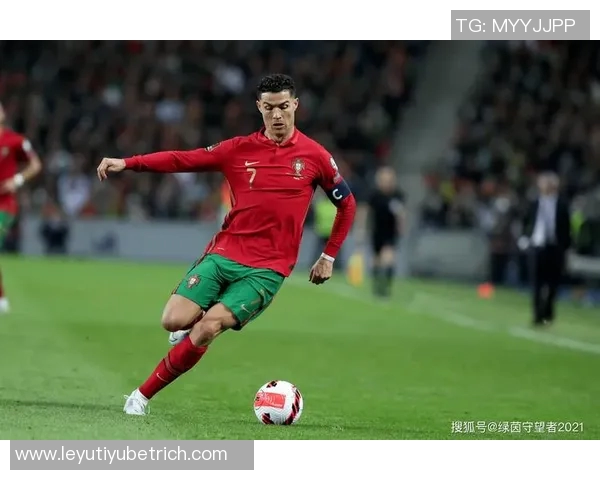 塞梅多传中C罗错失良机做出遗憾手势只差一点就能进球